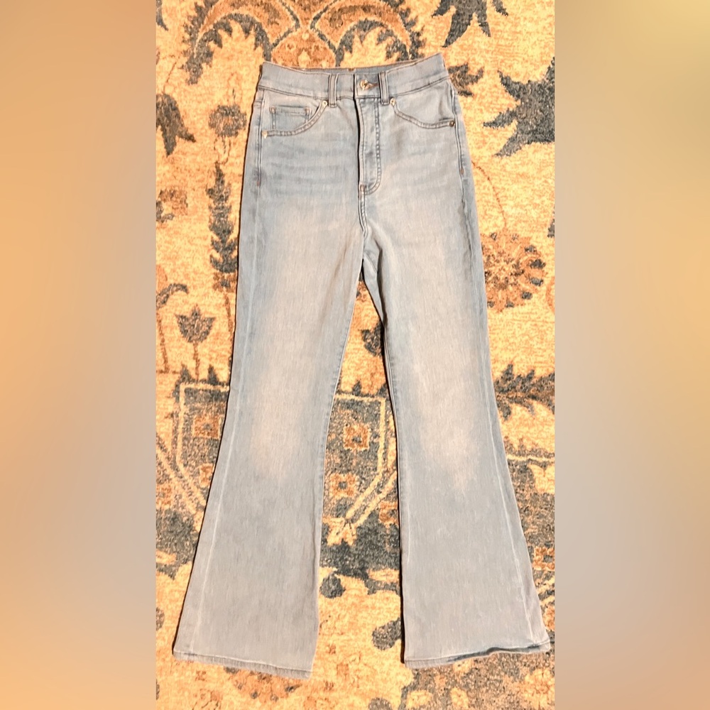 EXPRESS Light Wash Super High Rise Flare Jeans Size 0S Super Soft💫😊 EUC - Picture 2 of 12